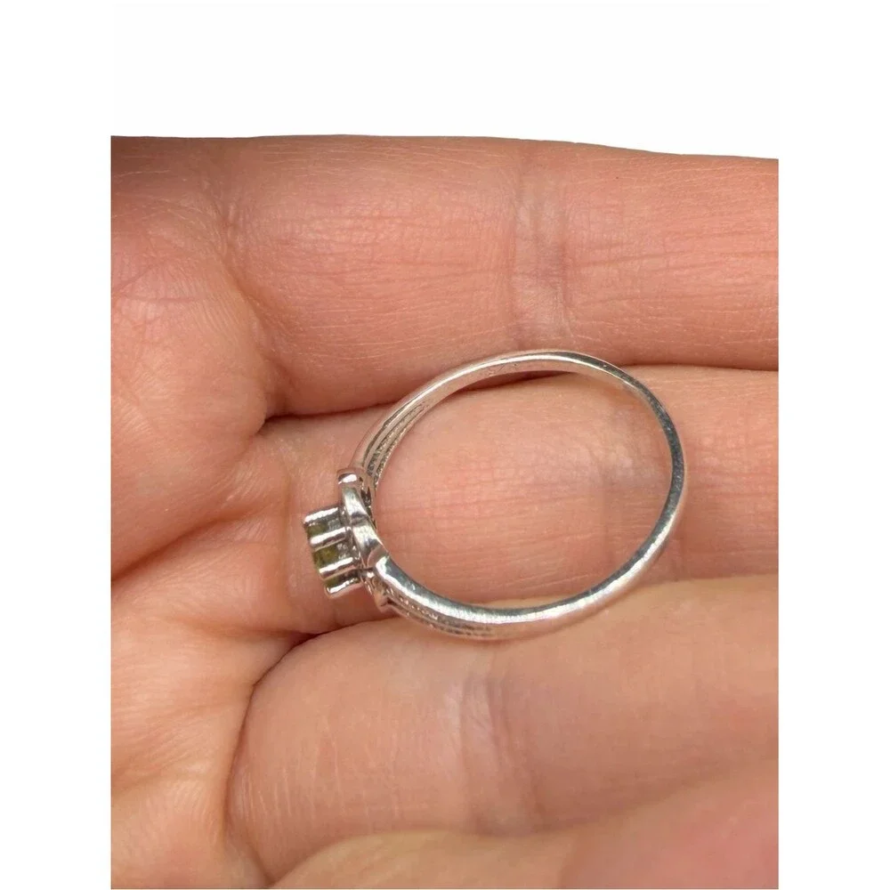 Peridot Flower Ring Size 8 Solid 925 Sterling Silver Dainty